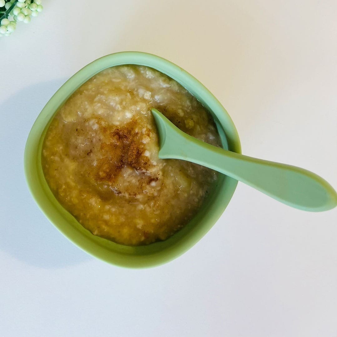 Ovăz cu mere și banane, potrivit de la 6 luni +